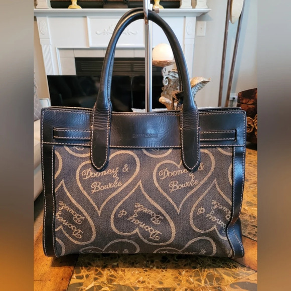 Dooney & Bourke 5 pieces - Picture 2 of 16